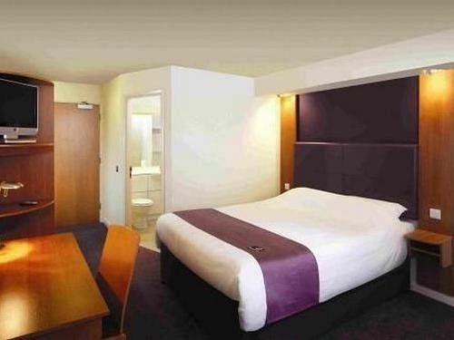 The Tudor Court Hotel Solihull Extérieur photo
